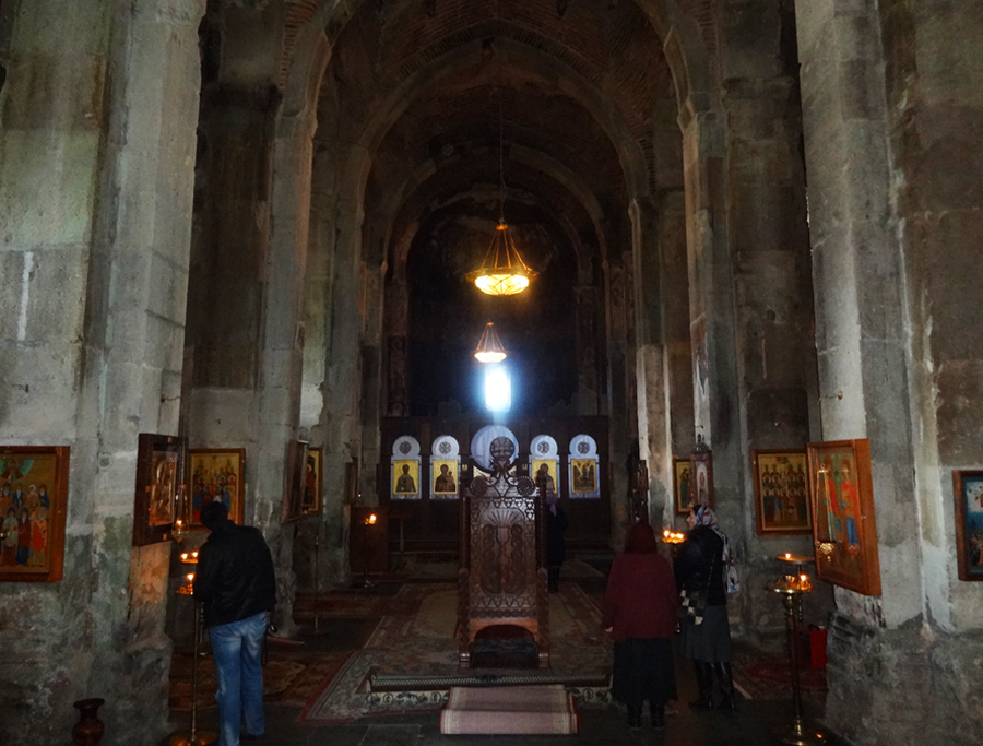 ჩემი თხოვნაც ეს არის, რომ ერთობა გვქონდეს უფალში KARIBCHE